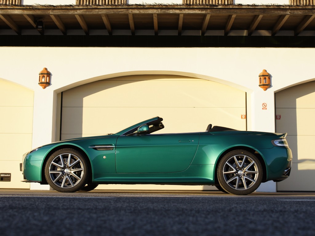 Aston Martin Vantage Roadster V8 Vantage Roadster (Automatic)